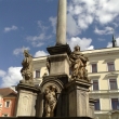 Columna de la peste con San Roque -uno de lo patronos de la peste- en la plaza principal de esk Krumlov, de Concordia
