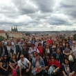 El grupo gigantesco todo junto en el mirador de Praga en La Ciudad del Castillo, mayo 2016